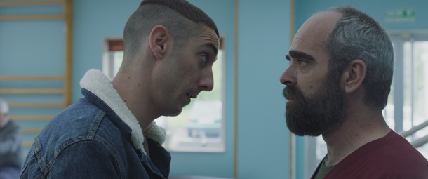 Quién a hierro mata