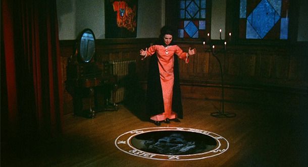 La Maldición de los Siete Cadáveres